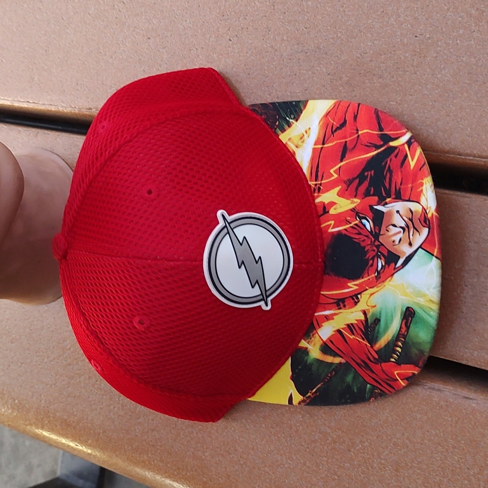 The Flash Hat Symbol Plastic Logo DC Comics Mesh Snap Back Trucker Cap Youth